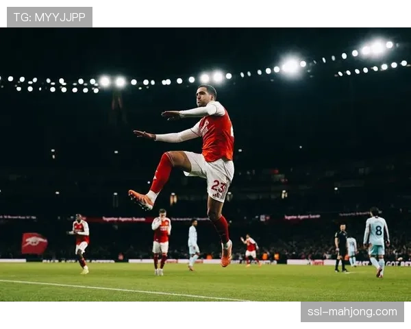 阿森纳战术实验继续，马丁内利与马杜埃凯两翼齐飞